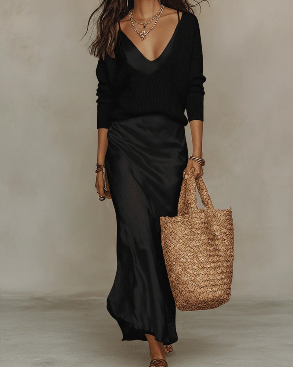 April | Women's Long Sleeve V Neck Jumper - Black